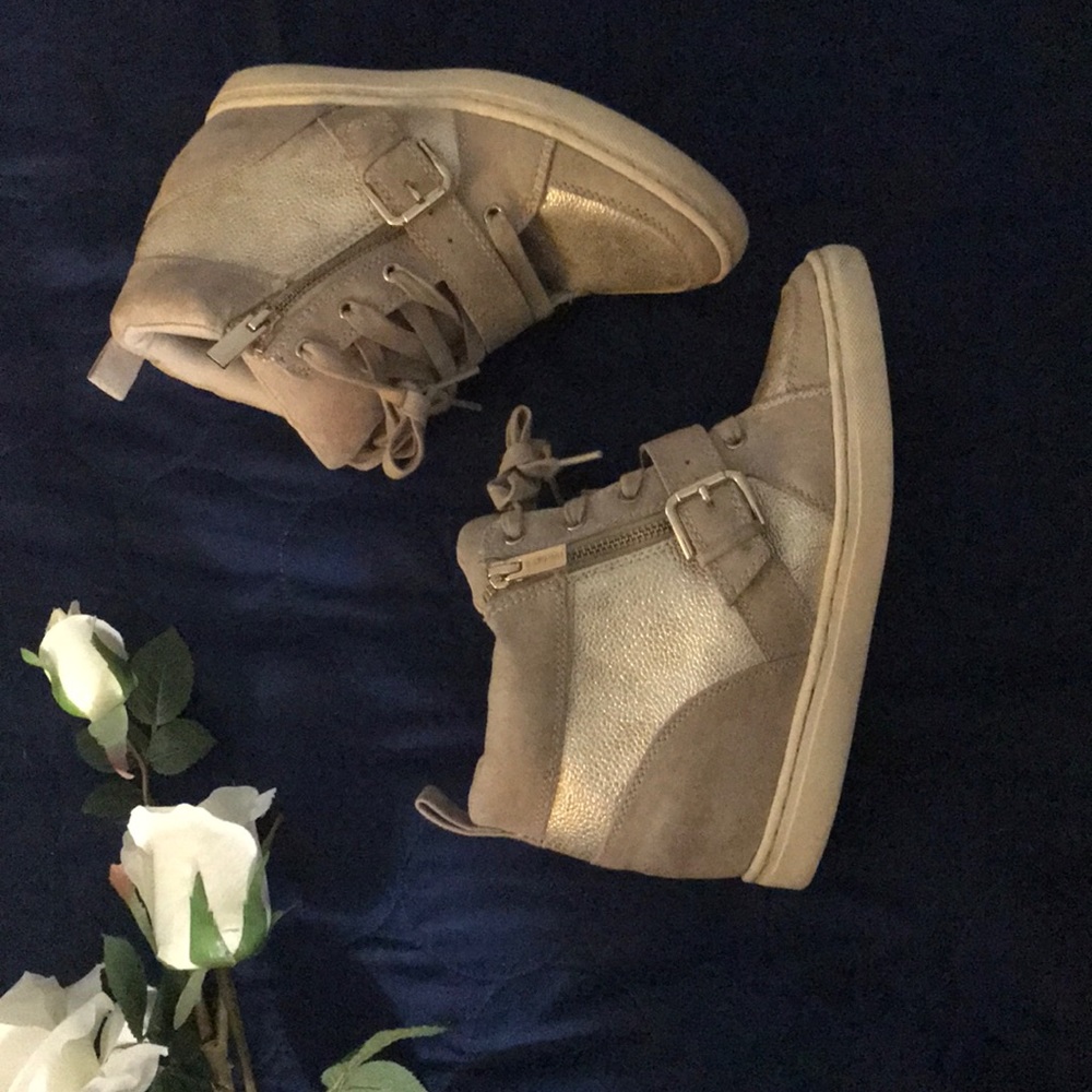 Jennifer Lopez sneakers